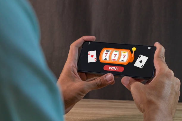 rupiahgg app and browser comparison showing live match updates and betting interface